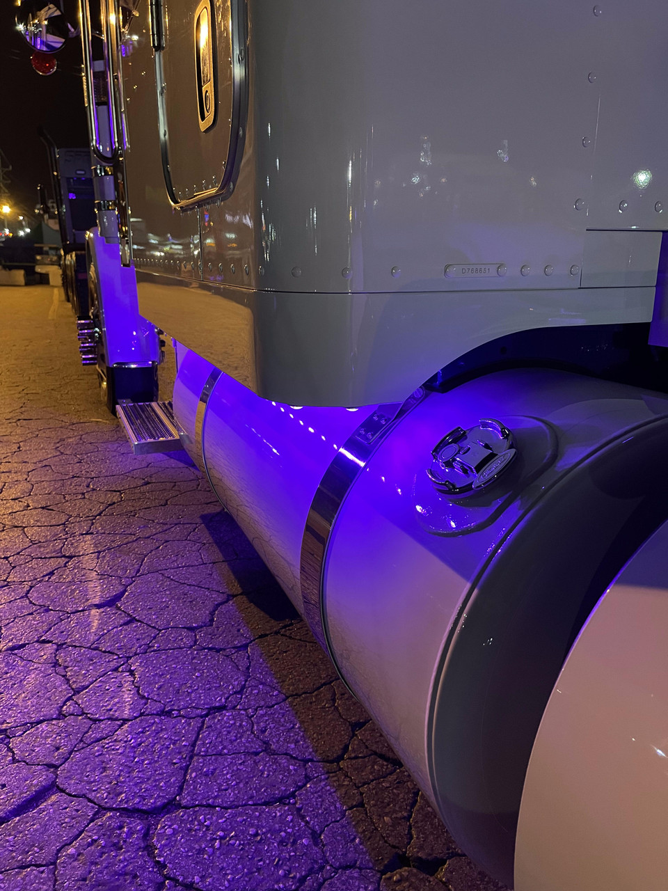 Peterbilt Sleeper Panels - Full Wrap - Stock Exhaust - 63"/72" Sleeper - Light Kit Included - 5-1/2" Drop - Thumbnail 4