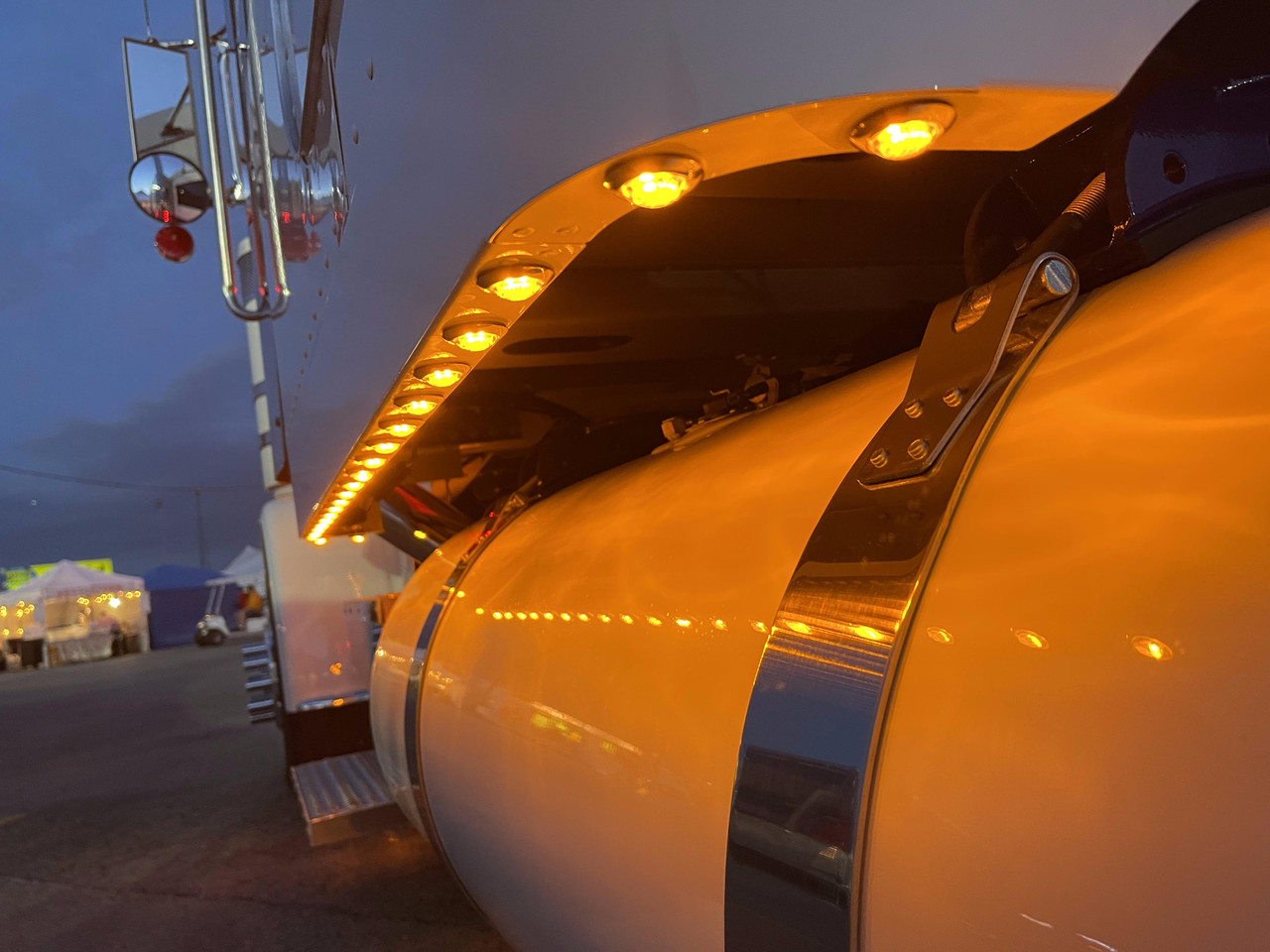 Peterbilt Sleeper Panels - Full Wrap - Aftermarket Exhaust - 63"/72" Sleeper - Light Kit Included