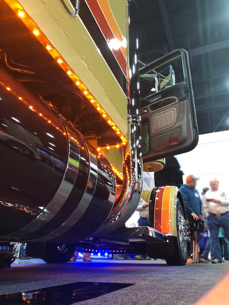 Peterbilt Sleeper Panels  - Full Wrap - Aftermarket Exhaust - 48"/58 Sleeper - Light Kit Included - Thumbnail 4