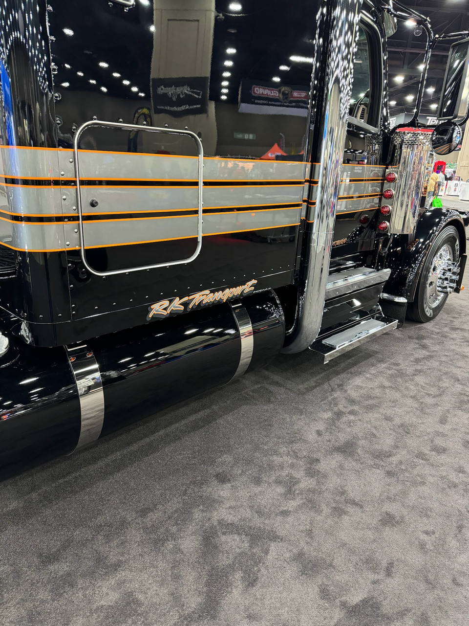 Peterbilt 589 Sleeper Panels - 80" Sleeper With Extensions - Thumbnail 3