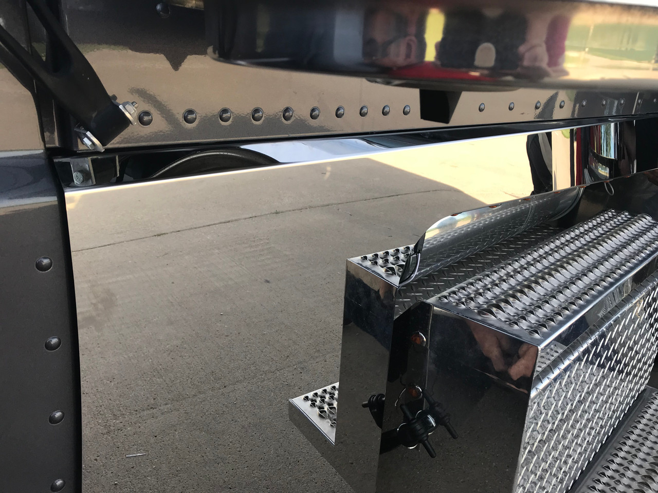 Cab & Cowl Panel Set fits 2019 389 DEF with Horizontal or Conventional Exhaust - Stock Cowls - Light Kit Included