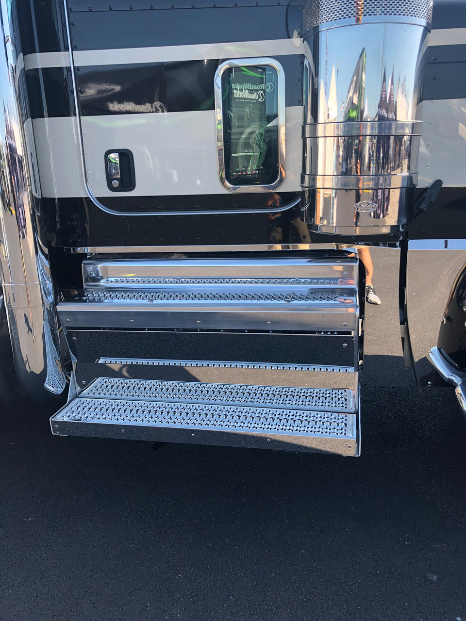 Cab & Cowl Panel Set fits 2019 389 DEF with Aftermarket Exhaust and Box Forward Position - Light Kit Included