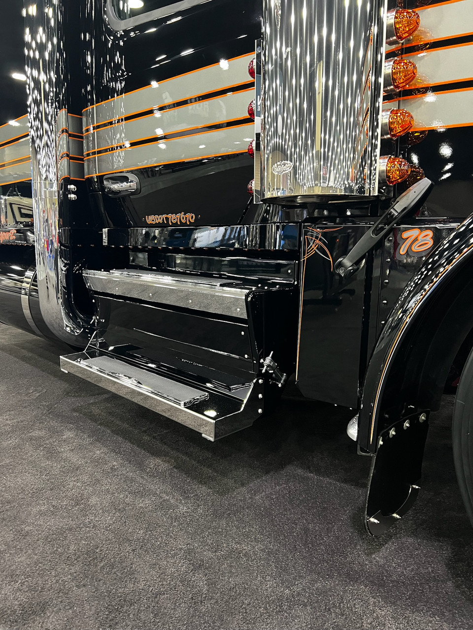 Peterbilt 589 Cowl Set - Thumbnail 2