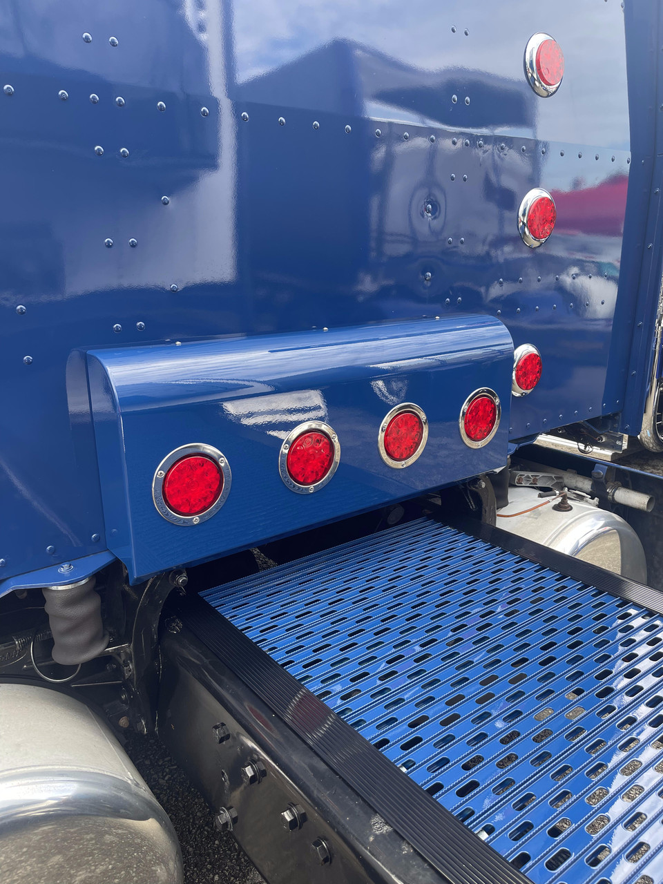 Peterbilt 389 Shock Box Cover - Round Top Design - Thumbnail 4