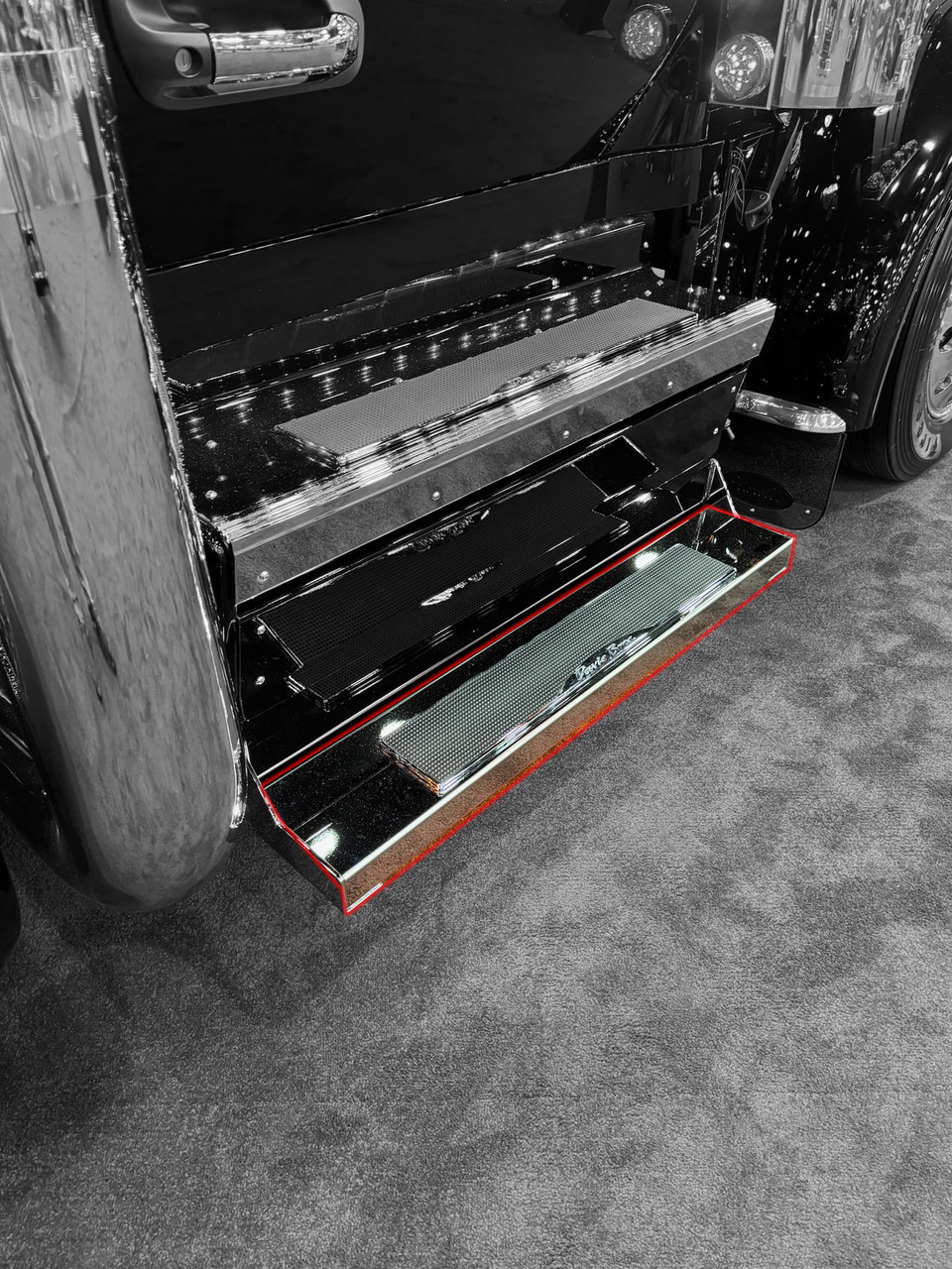 Peterbilt 589 Bottom Step Replacement - #8 304 Polished Stainless Steel