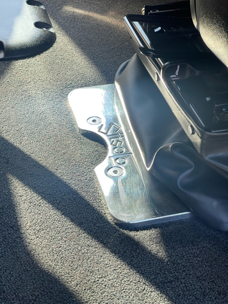 10" Bostrom Wide Ride / Seats Inc. Legacy Lo (Pre July 1, 2018) / Bostrom ProRide with Lo Base - For Peterbilt 589 - Gloss Black - Thumbnail 2