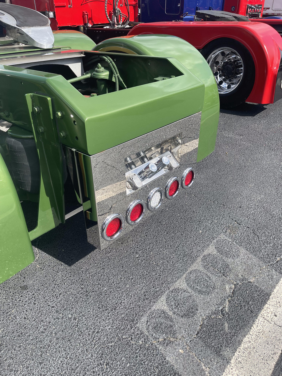 Rear Center Panel With Airline Box - 20" Drop - Trailer Air & (1) 7-Way with No Lights