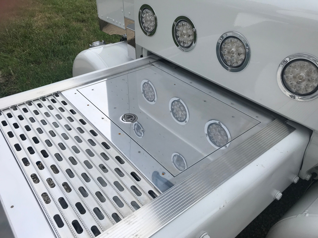 Merritt Dyna Deck System - 20" Storage Box - #8 304 Stainless Steel - Thumbnail 2