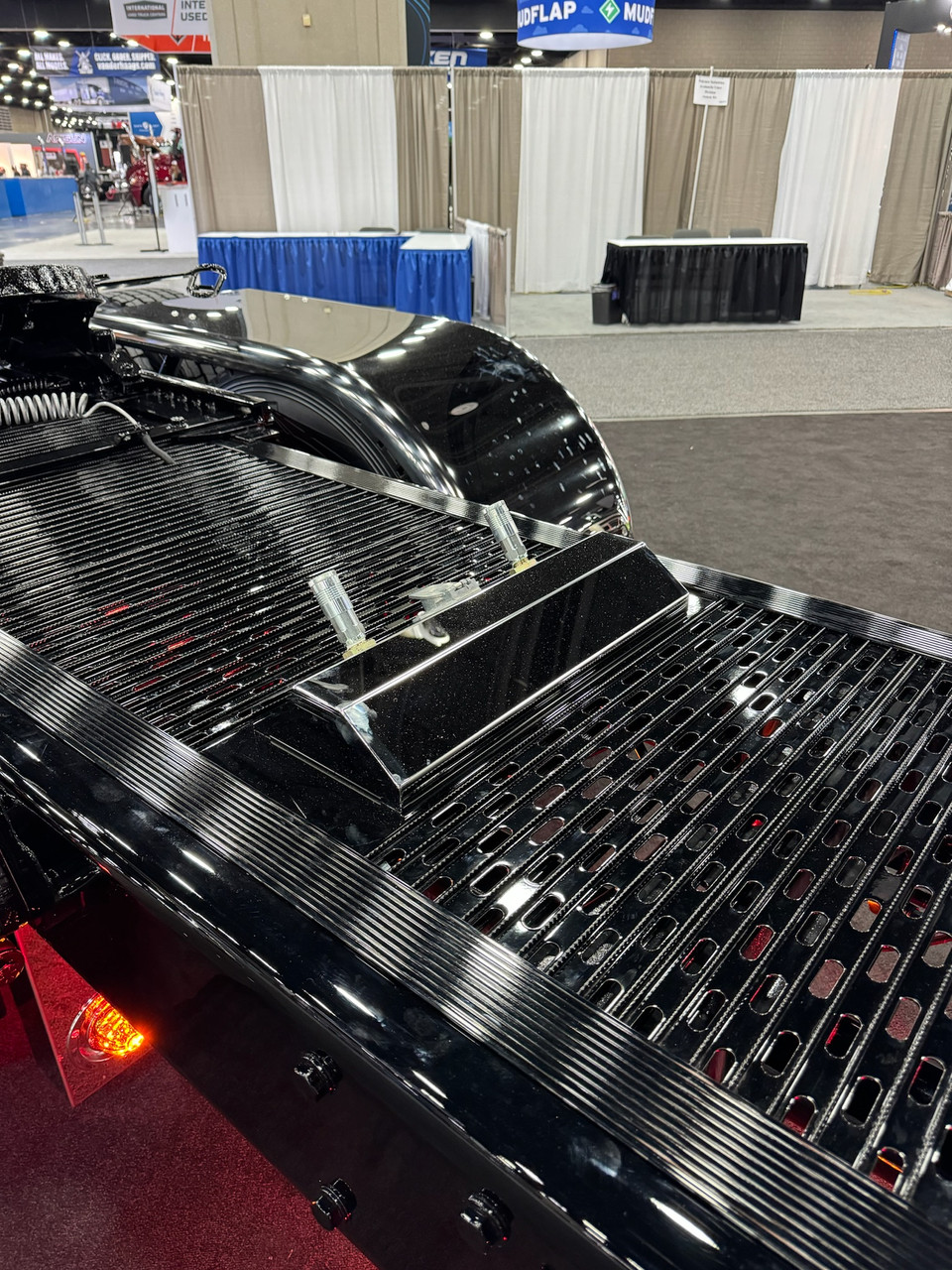 Merritt Dyna Deck System - Mini On-Top Airline Box Section - Trailer Air & (2) 7-ways - Thumbnail 2