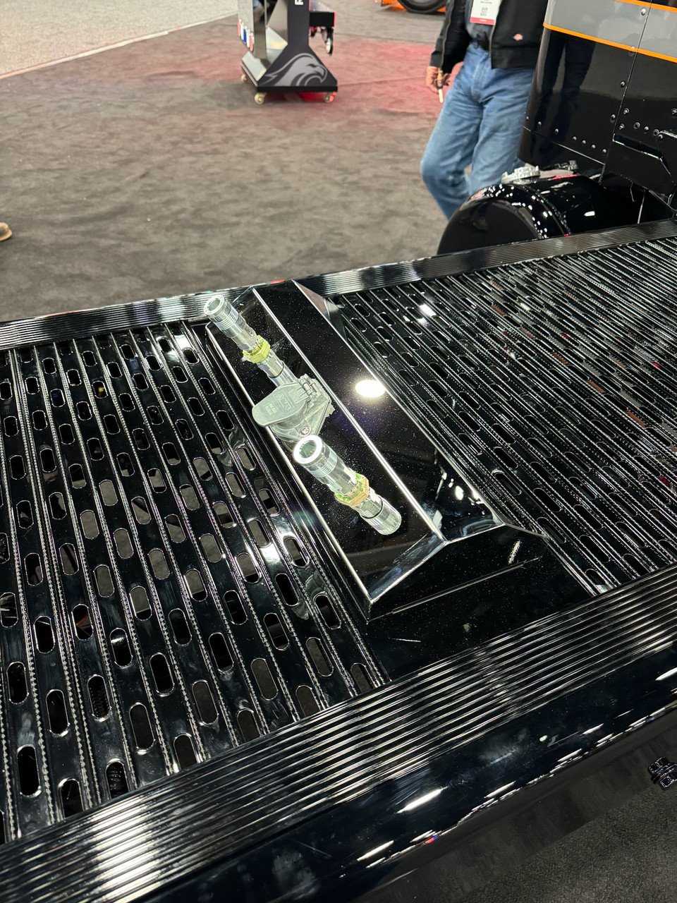 Merritt Dyna Deck System - Mini On-Top Airline Box Section - Traile Air, (1) 7-way & (1) 4/6-Way