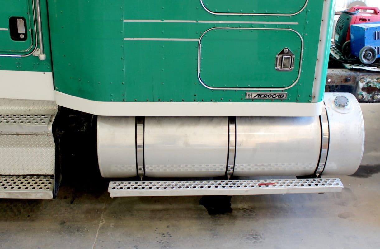 Kenworth 72″ Sleeper Panels 4″ - Thumbnail 4