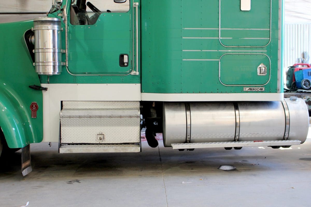 Kenworth 86″ Sleeper Panels 4″ - Thumbnail 2