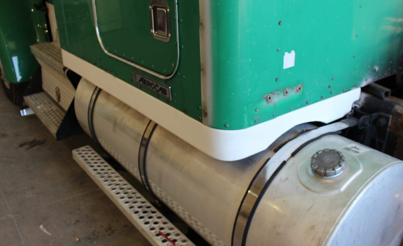 Kenworth 86″ Sleeper Panels 4″ - Thumbnail 3