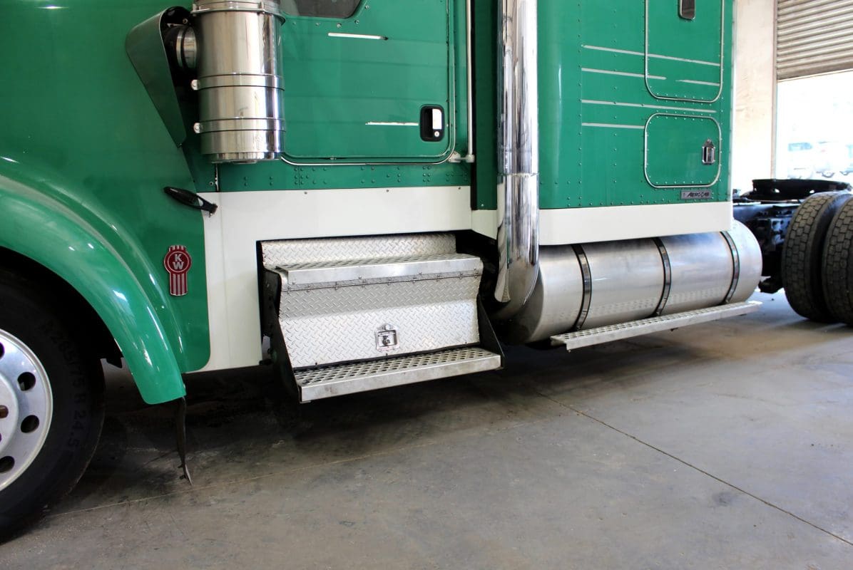 Kenworth 86″ Sleeper Panels 6″ - Thumbnail 2