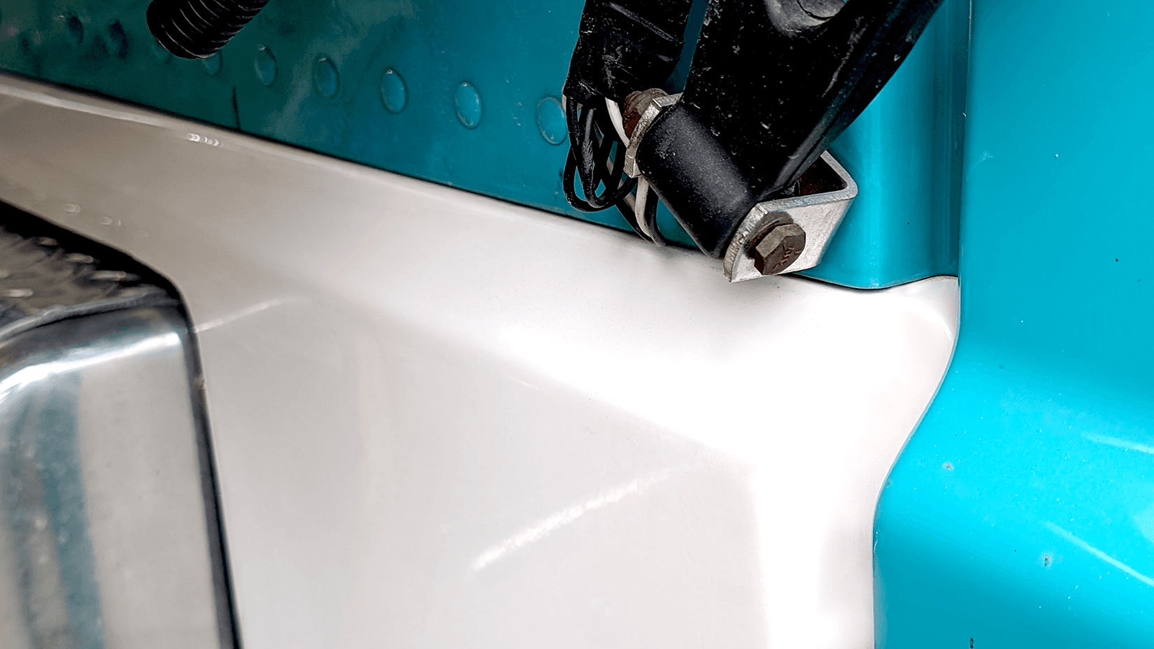 389 Cowl Panels 6″ O/S with Passenger Side DEF Cutout - Thumbnail 2