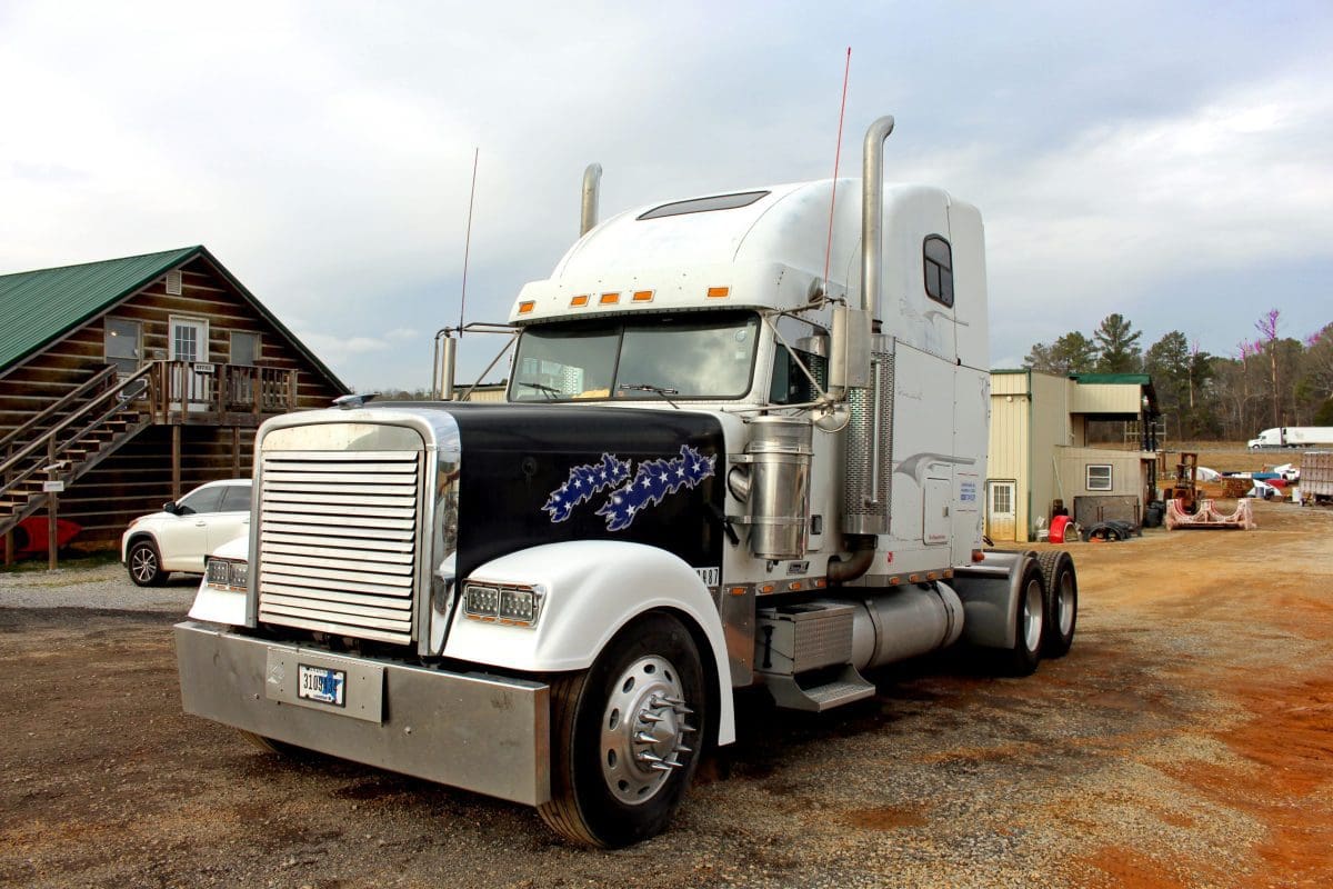 Freightliner Classic XL - Thumbnail 13