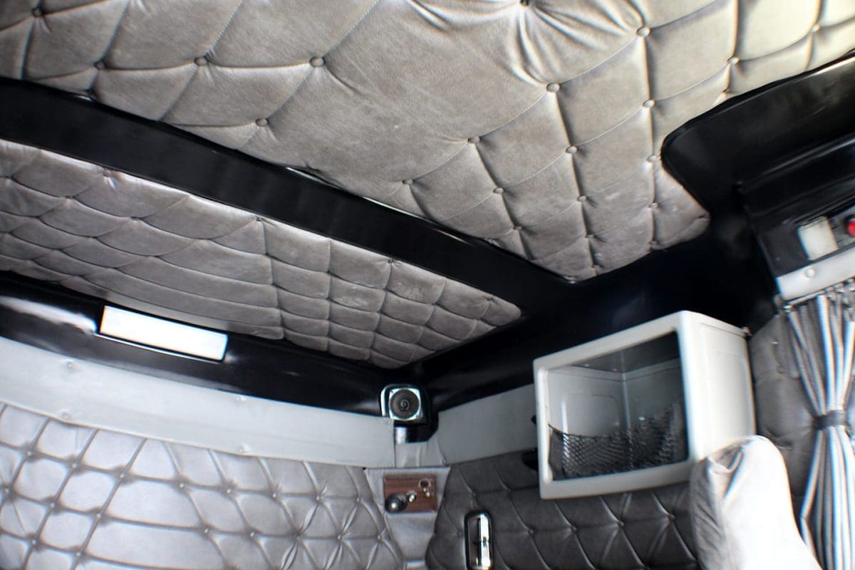 Freightliner Mid Roof Conversion with Built-in Liner 70″ - Thumbnail 10