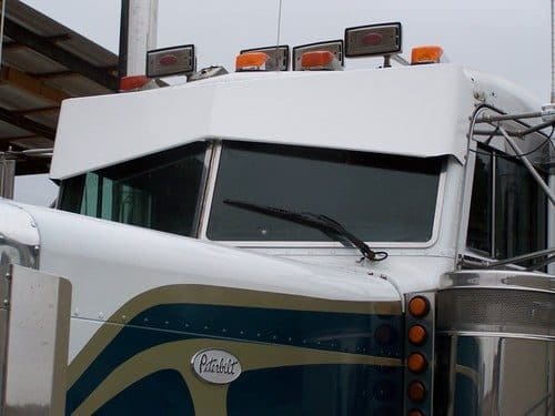 Peterbilt 379/389/386/388 Bowtie Visor - Thumbnail 3