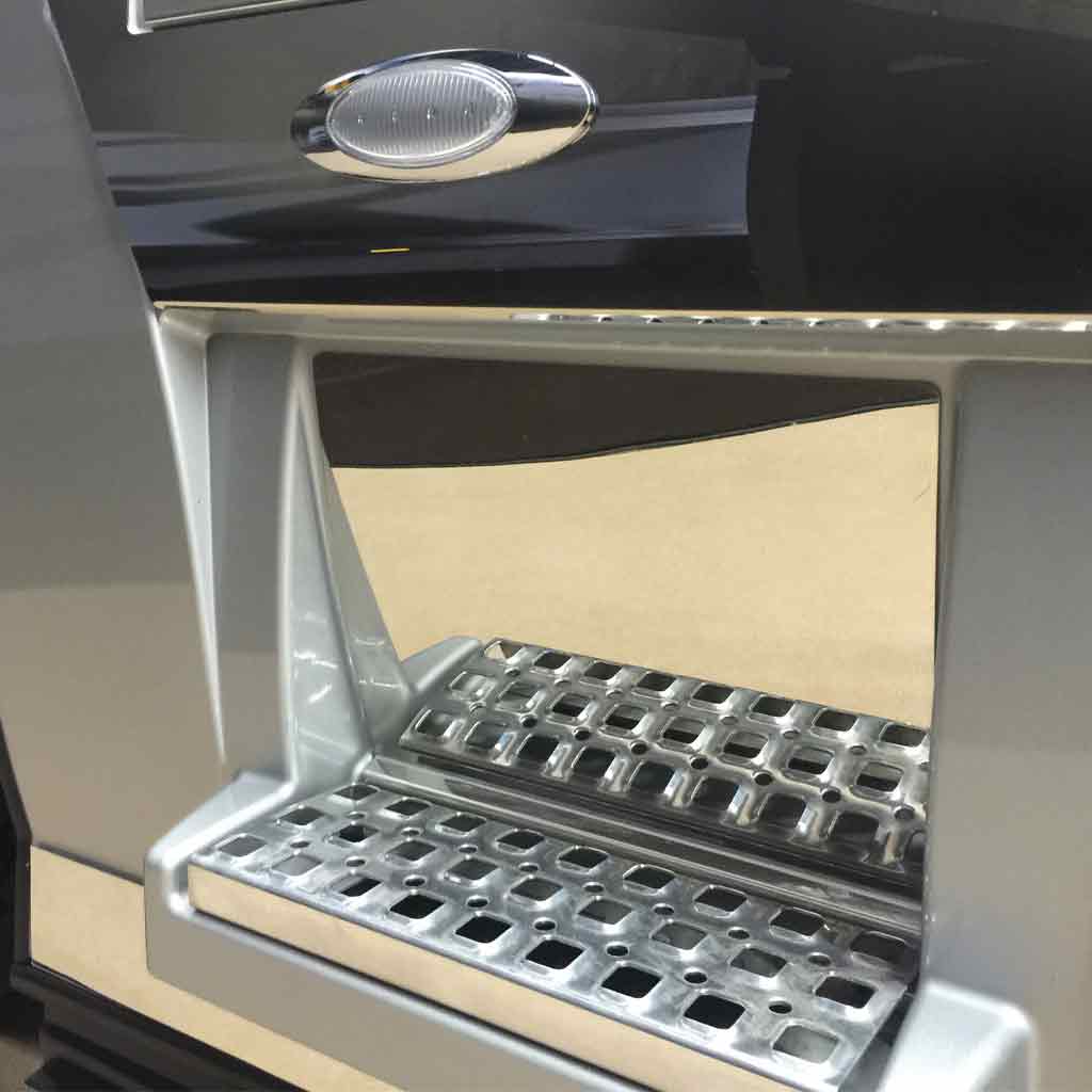 Volvo VN/VNL Lower Kick Plates (2006-2018) - Rear