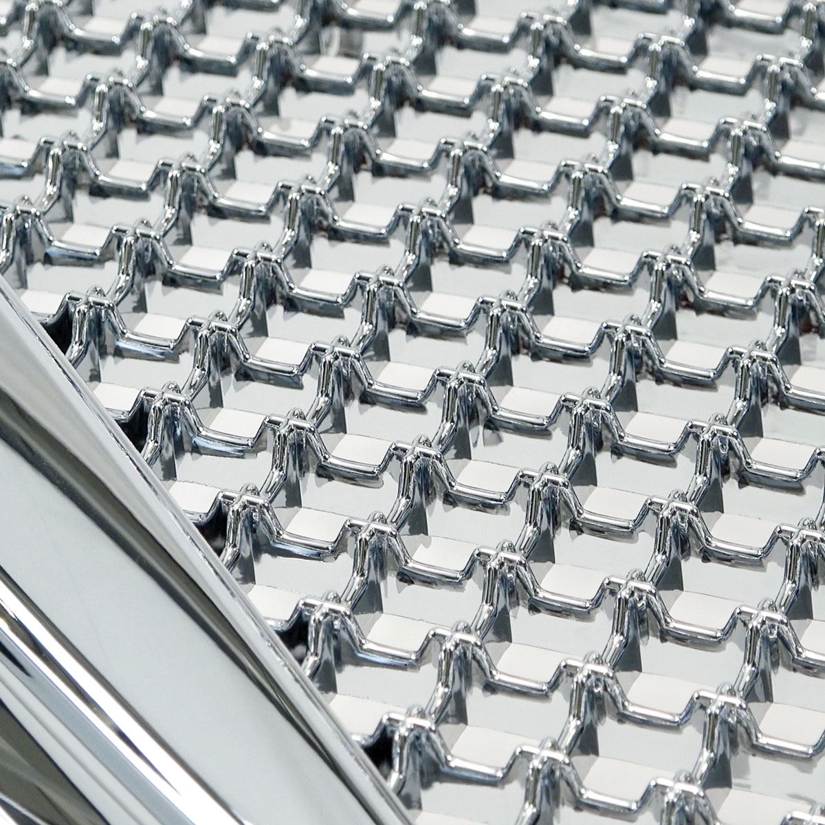 Chrome Mesh Style Grille For Freightliner Columbia - Thumbnail 2