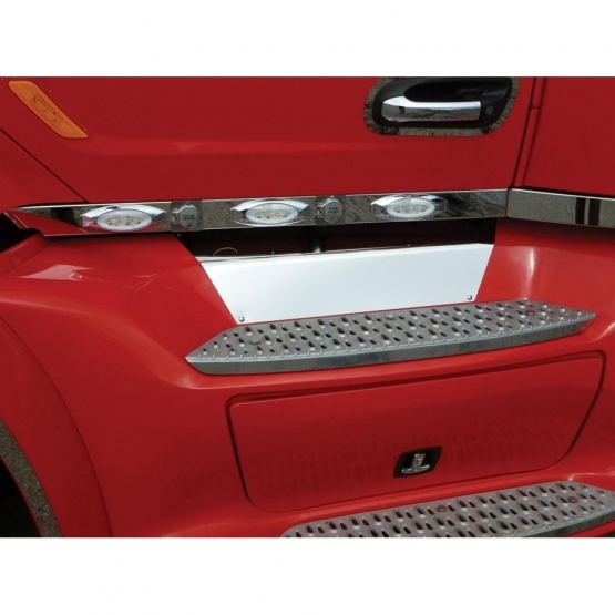 Stainless Peterbilt 579 Front Step Trims - Thumbnail 2