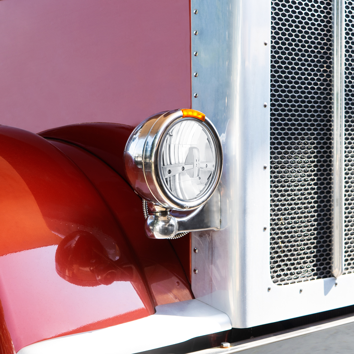 ULTRALIT - 5 High Power LED 7" Dual Function Headlight - Chrome - Thumbnail 6