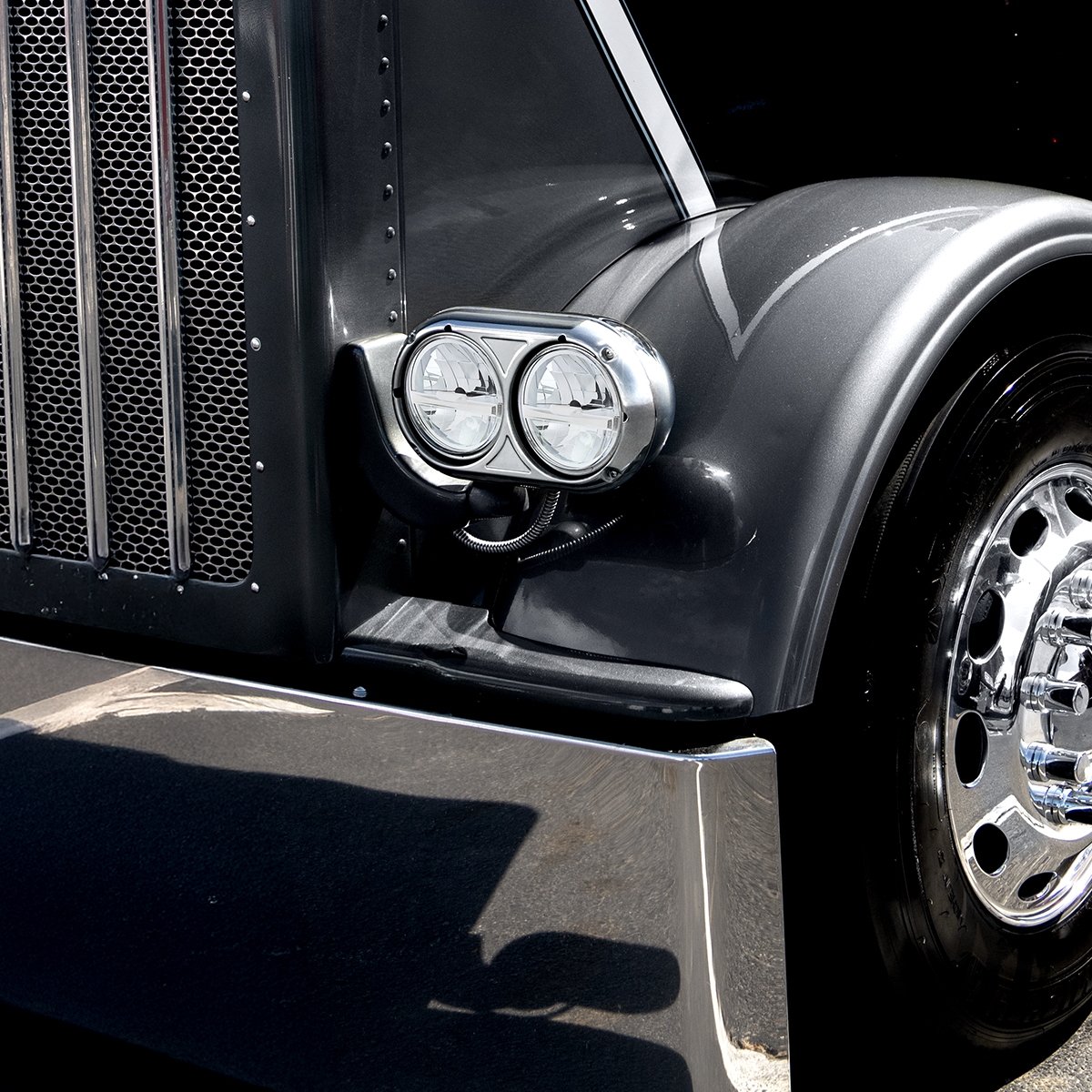 Chrome Plastic Headlight Bezel For 1967-1987 Peterbilt 359 - Original Style - Thumbnail 3