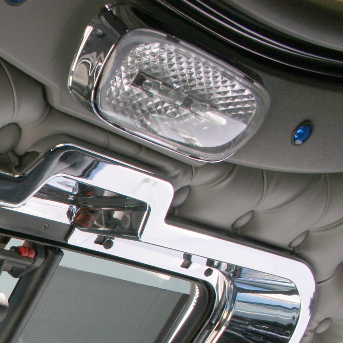 Center Dome Light Mounting Base For Kenworth W900L/T800 (2006-2014) And T660 (2008-2014) - Thumbnail 2