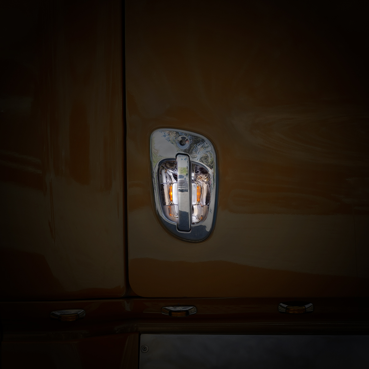 6 Amber LED Chrome Door Handle Cover for 2008-2017 Freightliner Cascadia - Passenger - Thumbnail 4