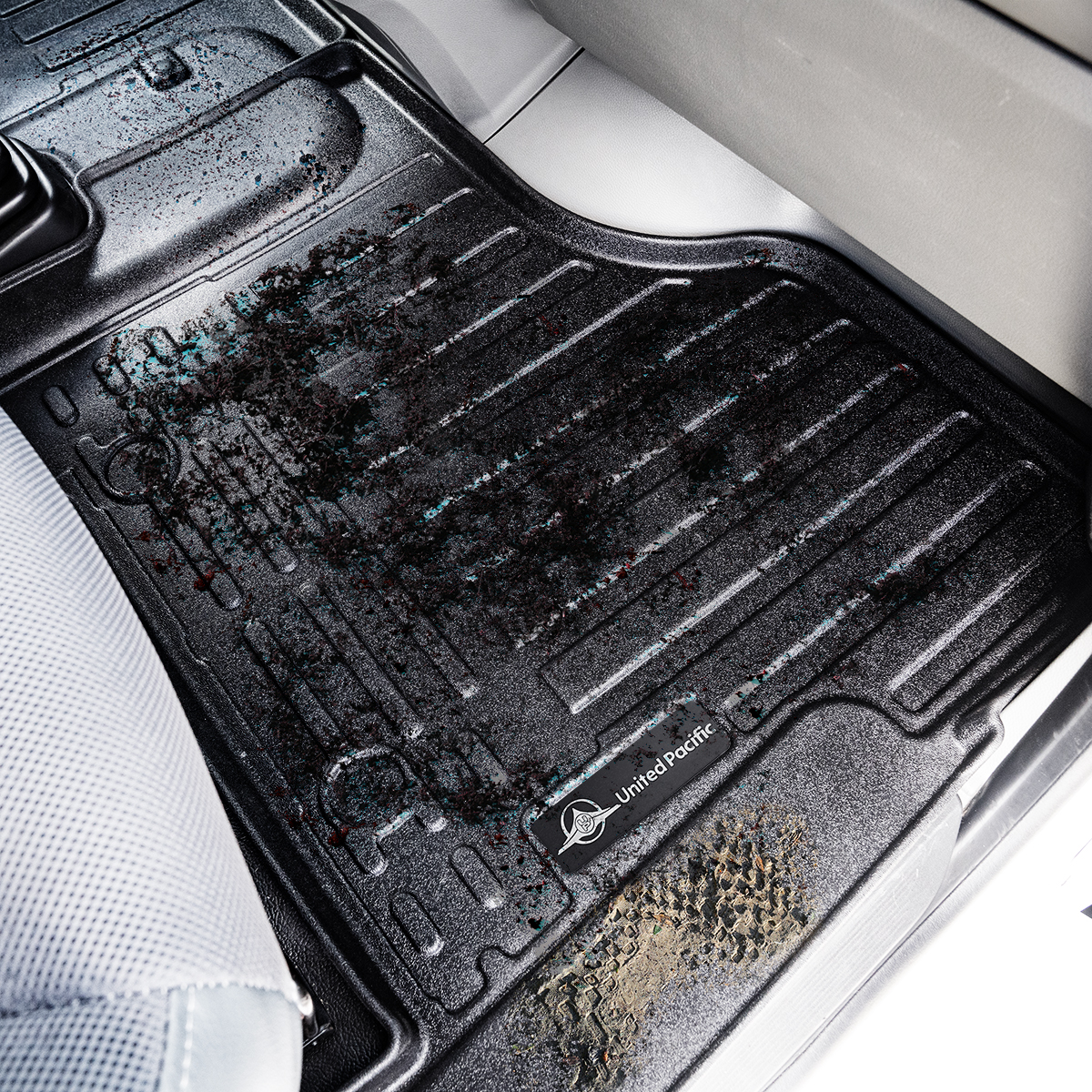 RigGear Floor Mat Set For Peterbilt 579/567 (2014-2021), Kenworth T680 (2013-2021) And T880 (2015-2024) - Thumbnail 8