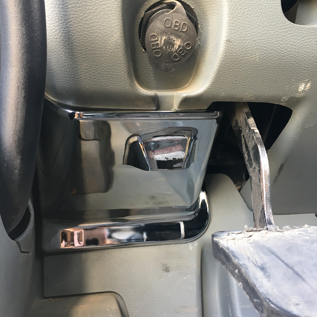 Chrome Fuse Compartment Access Cover For Kenworth T680 - Thumbnail 5