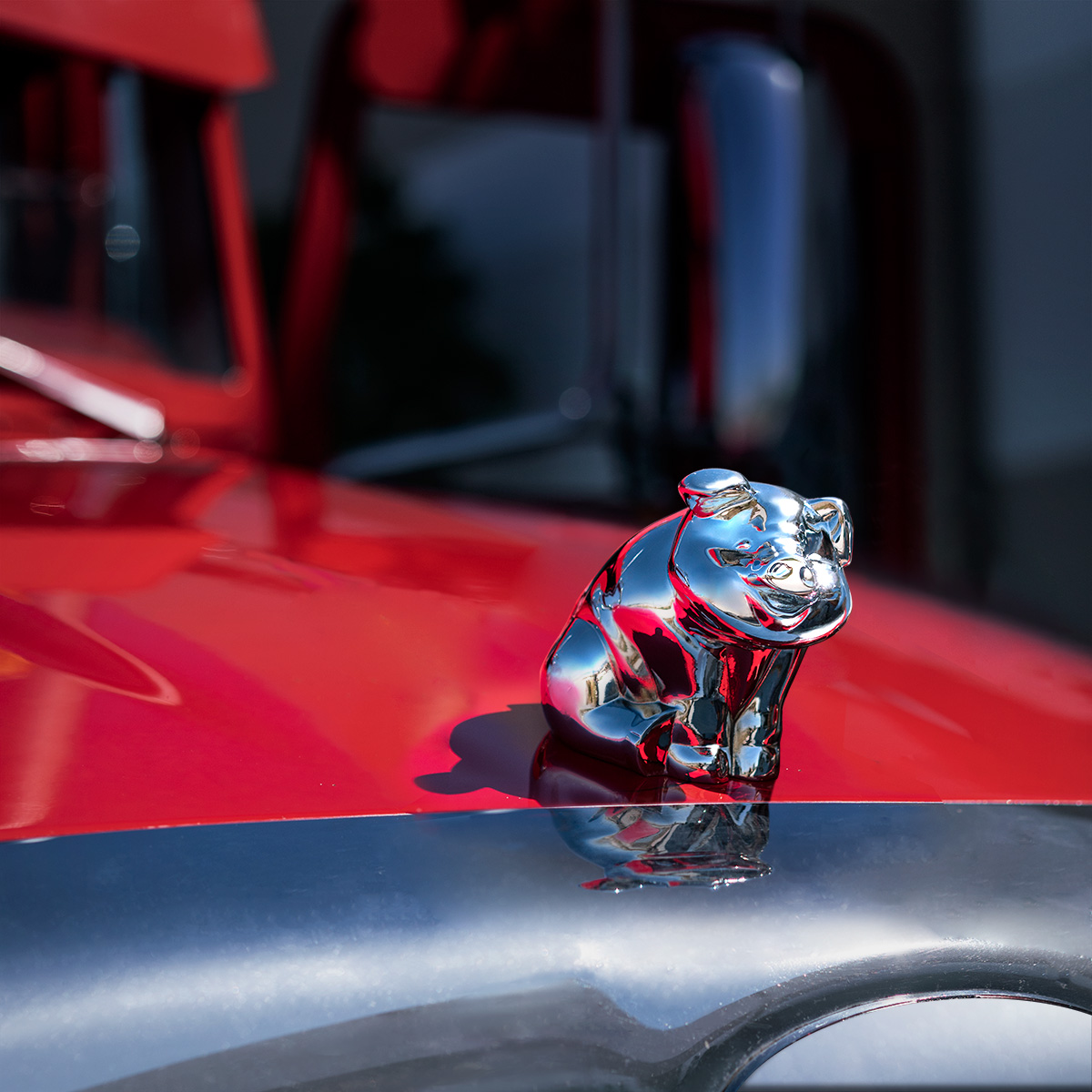 Die-Cast Sitting Pig Hood Ornament - Chrome - Thumbnail 5