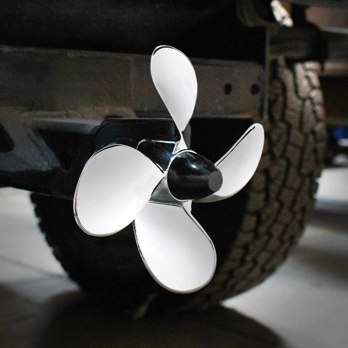 Spinning Propeller Hitch Cover For 2" X 2" Trailer Hitch Receivers - Thumbnail 9