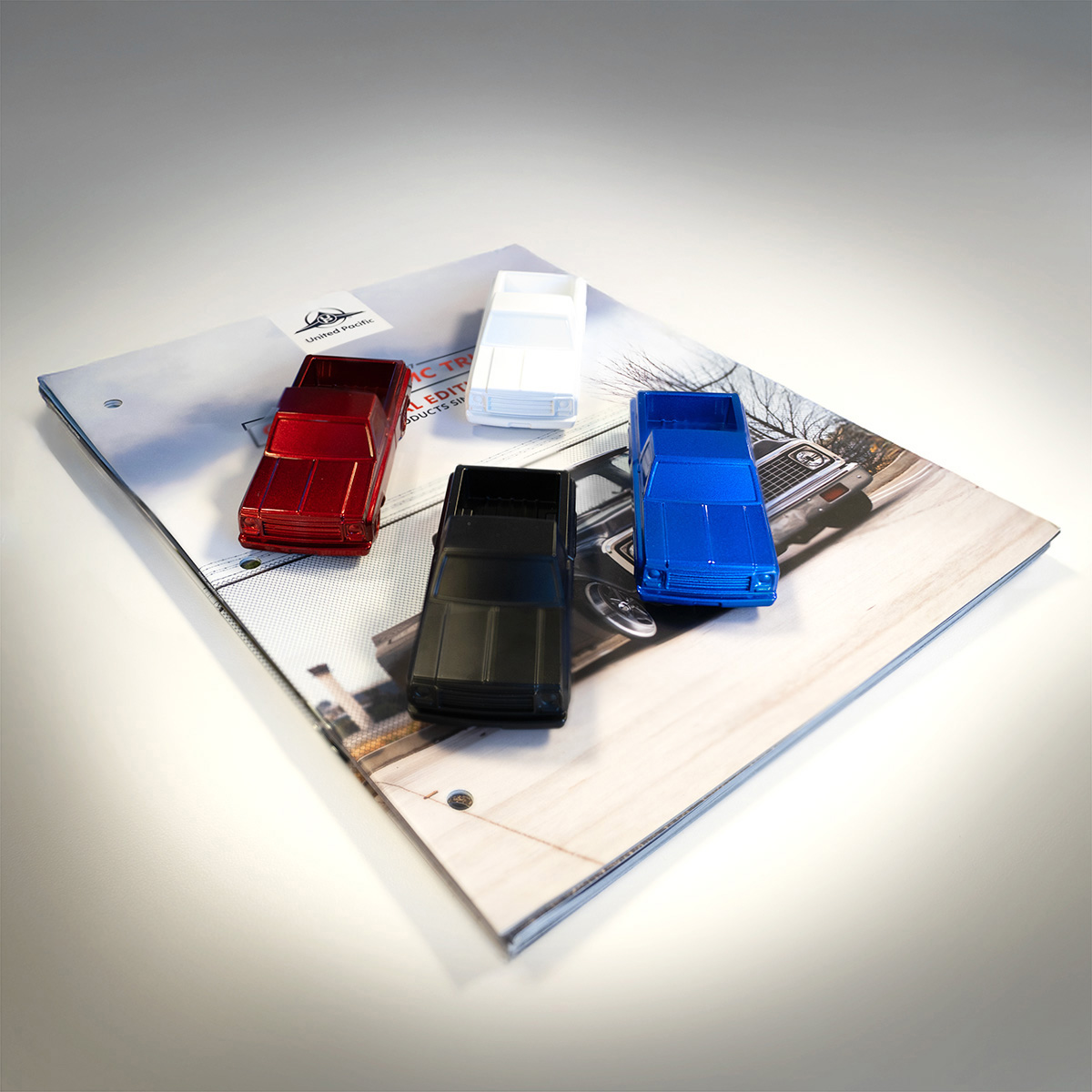 Solid Die-Cast 1973-1987 Chevrolet Truck Style Paper Weight-Pearl White - Thumbnail 5