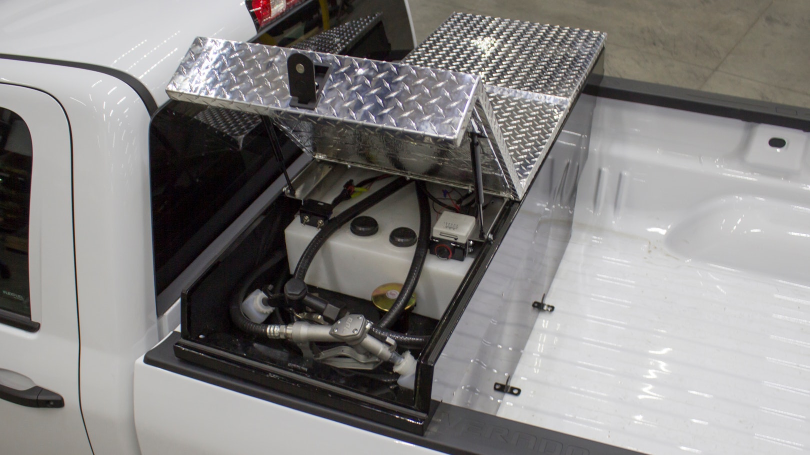 L-shaped fuel transfer tank and toolbox combo